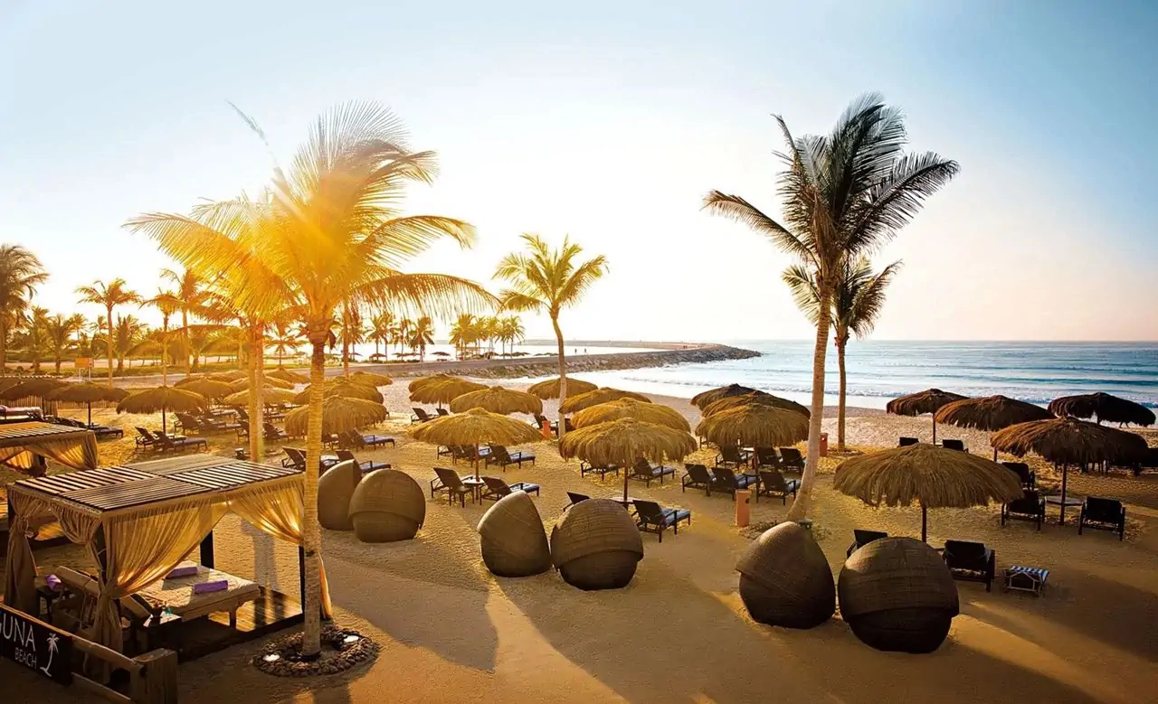 Book tour Oman luxury & beaches