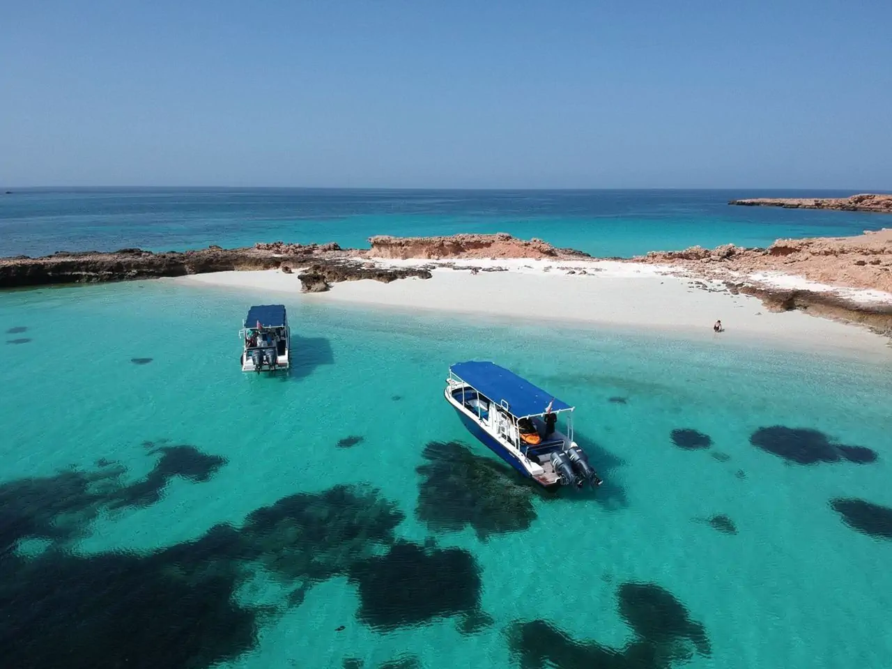 Book Dimaniyat islands cruise in Oman