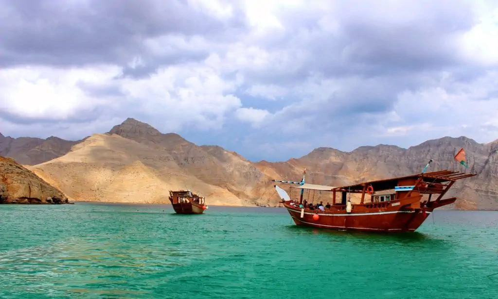 Reserve el tour de experiencia de crucero en omaní barco