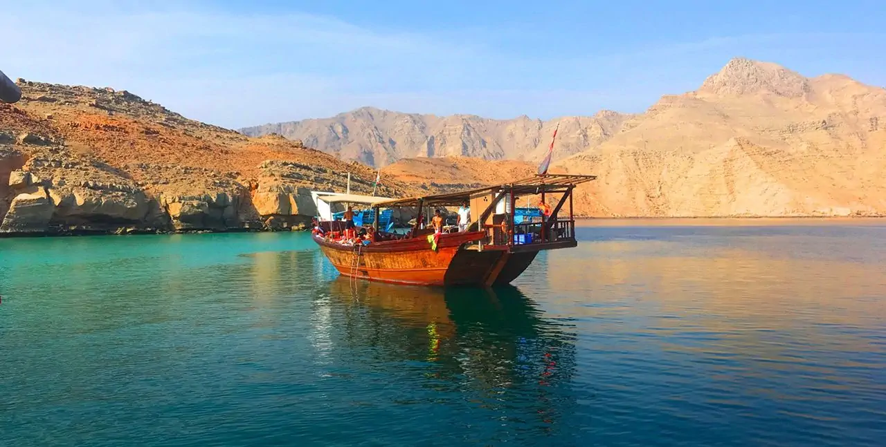 Reserve el tour de experiencia de crucero en omaní barco