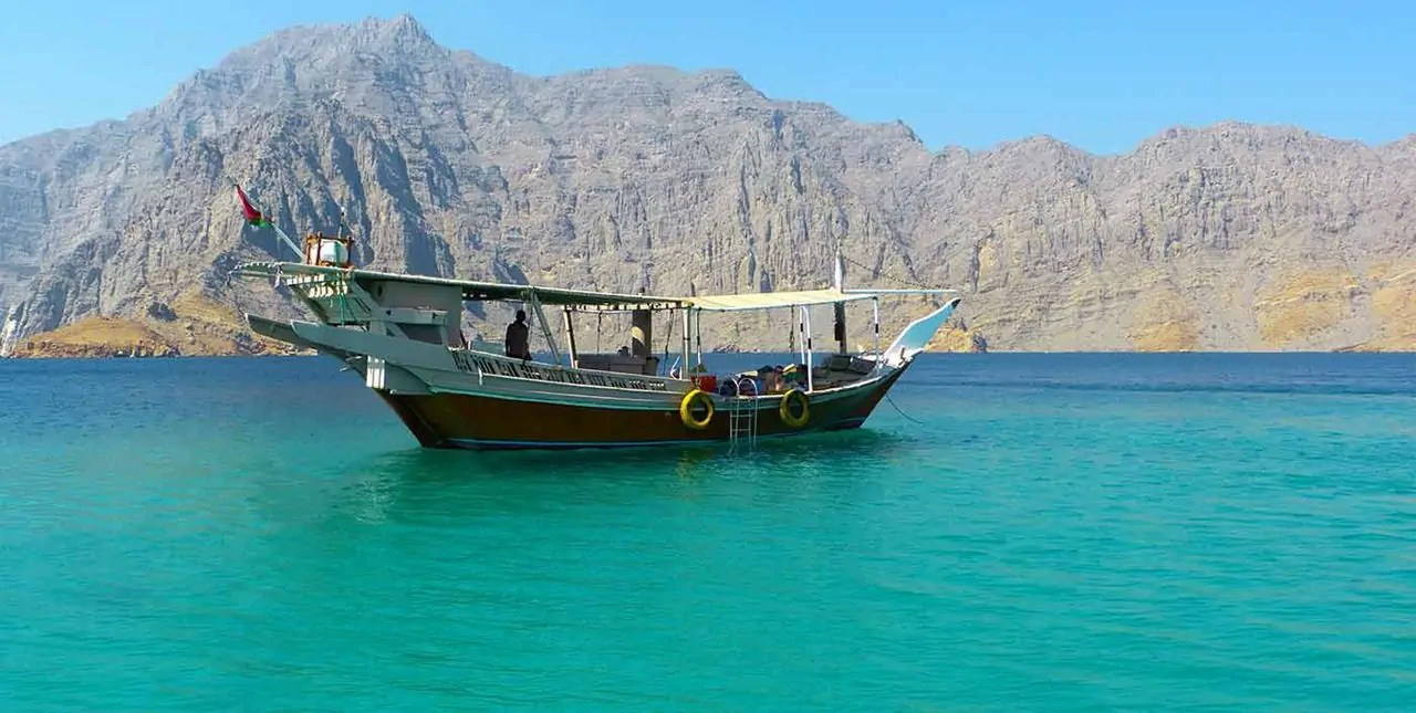 Reserve o passeio de cruzeiro em Omã Navio Dhow