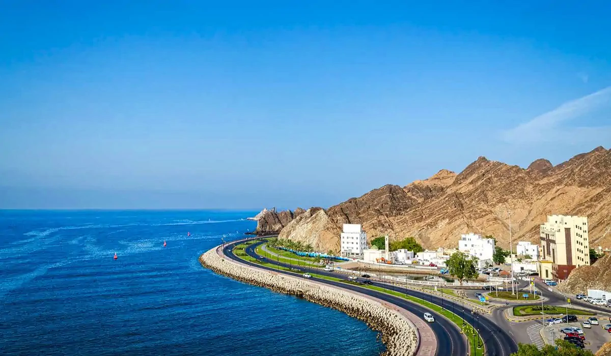 Book tour Oman coast, sinkhole & wadis