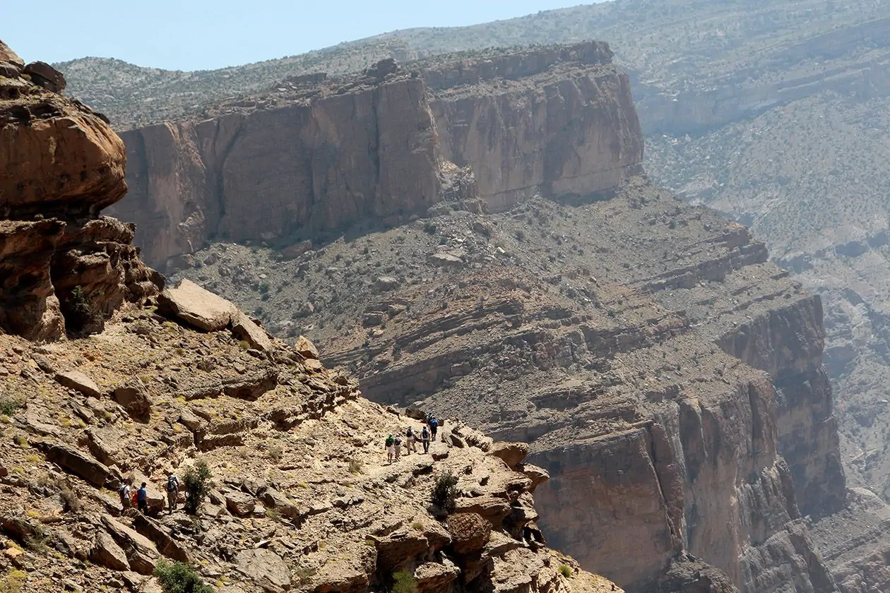 Reserve um passeio pelos picos e oásis de Omã